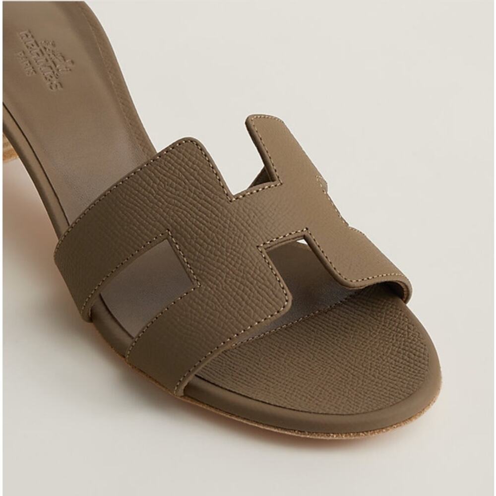 Hermès Oasis Sandals Etoupe Epsom Leather Heels 38.5 Dust Bag Included - Picture 7 of 7